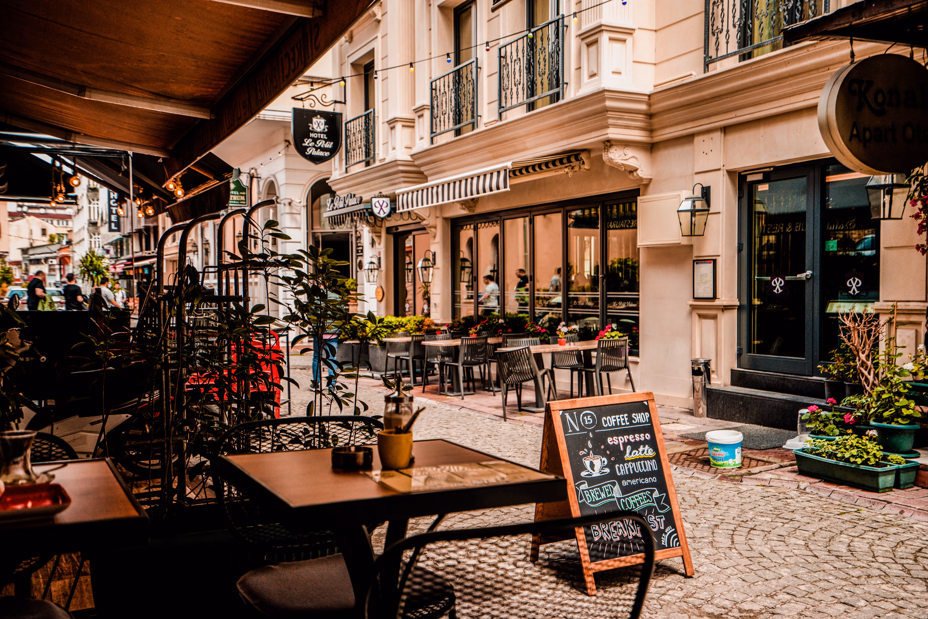 wallpaper cafe